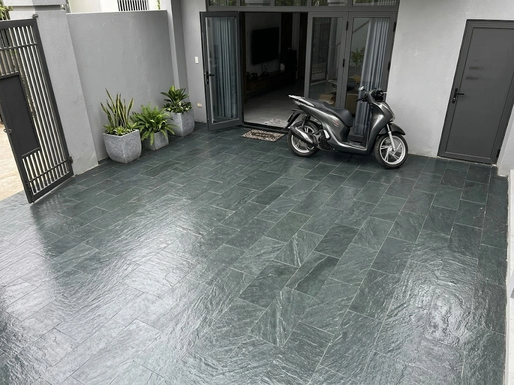 Gạch lát sân nhà phố